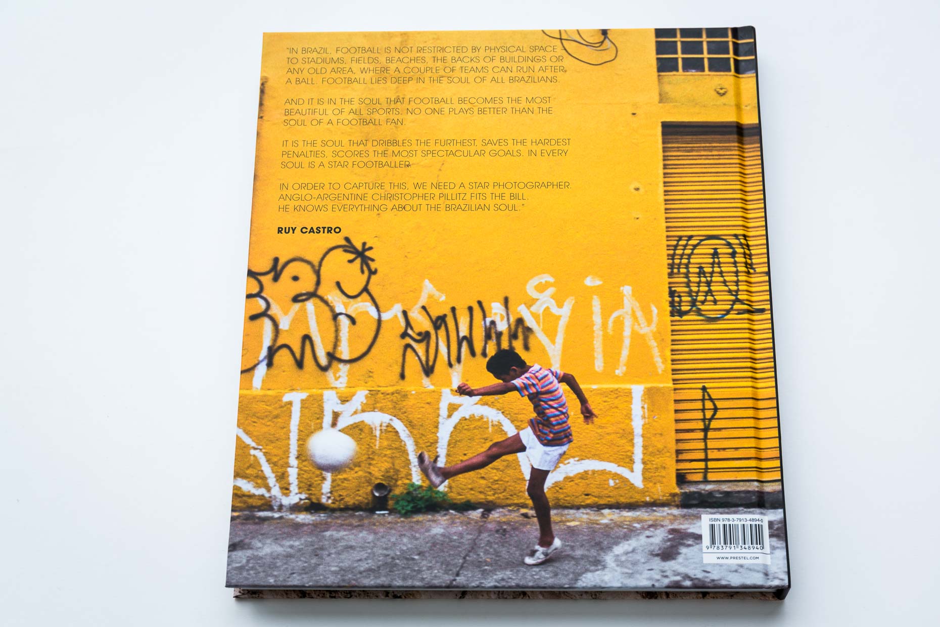 NewWebsite_2018_Books_Brazil_TheBeautifulGame_002